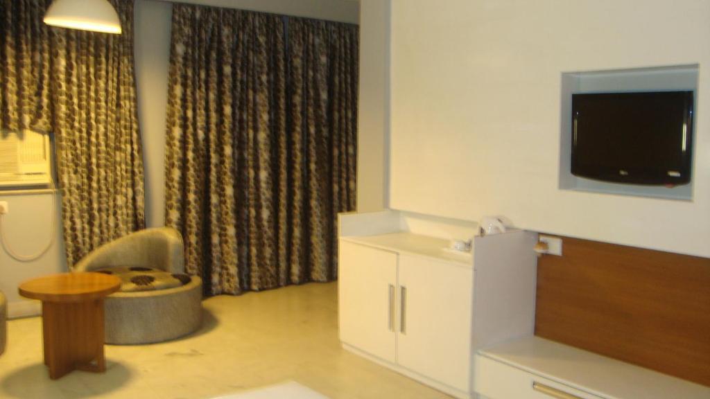 Chanson Grand Westend Delhi  Kamer foto