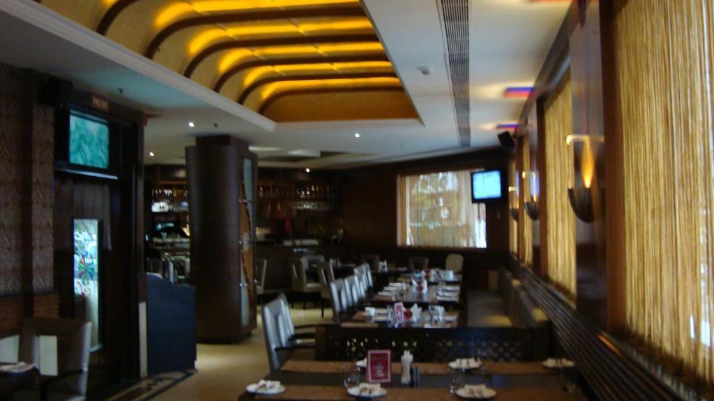 Chanson Grand Westend Delhi  Buitenkant foto