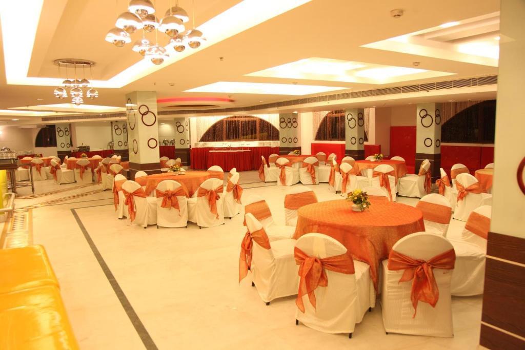 Chanson Grand Westend Delhi  Buitenkant foto