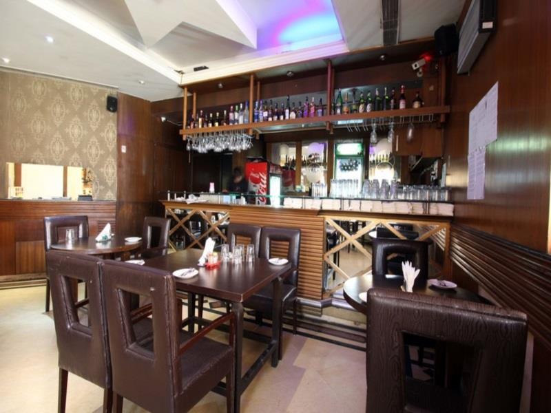 Chanson Grand Westend Delhi  Buitenkant foto