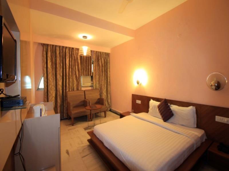 Chanson Grand Westend Delhi  Buitenkant foto