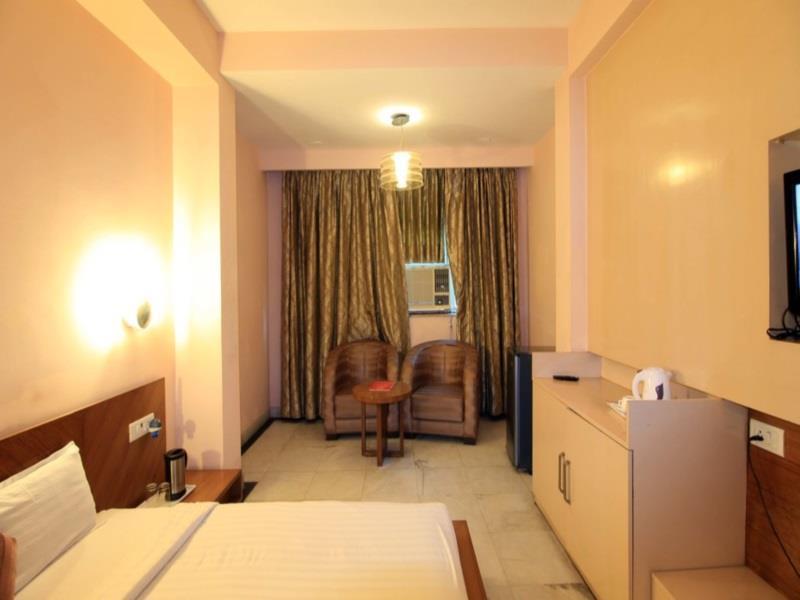 Chanson Grand Westend Delhi  Buitenkant foto