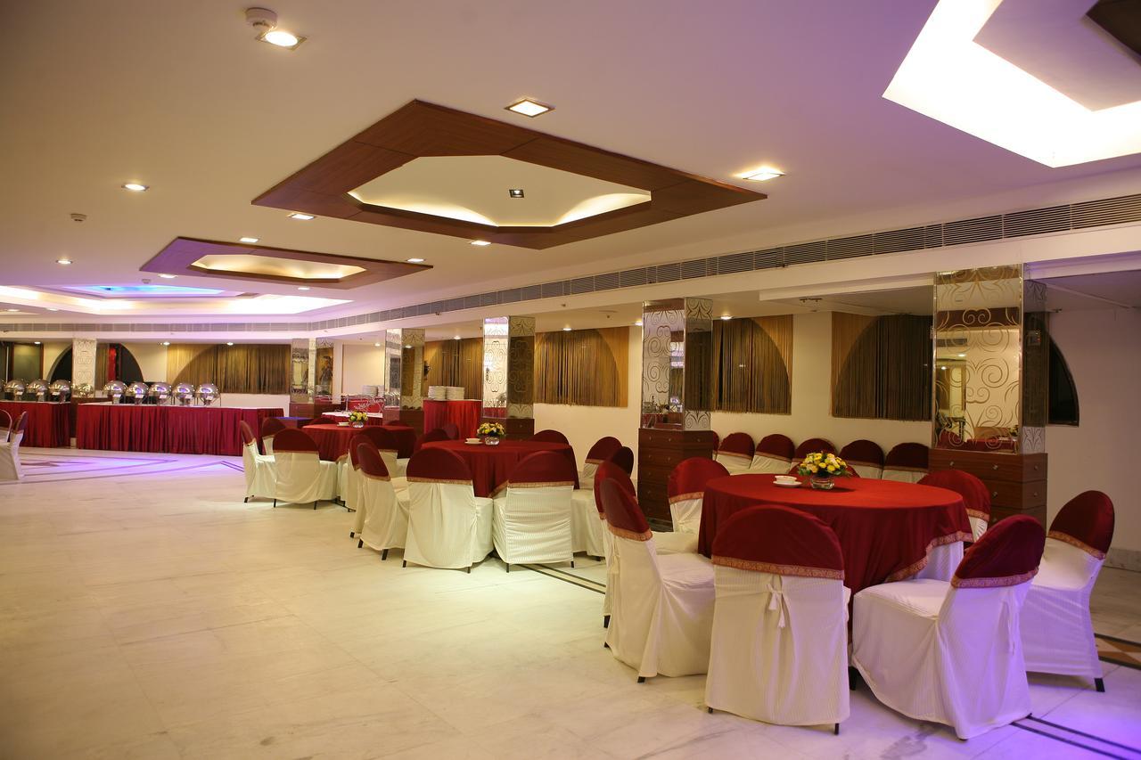 Chanson Grand Westend Delhi  Buitenkant foto