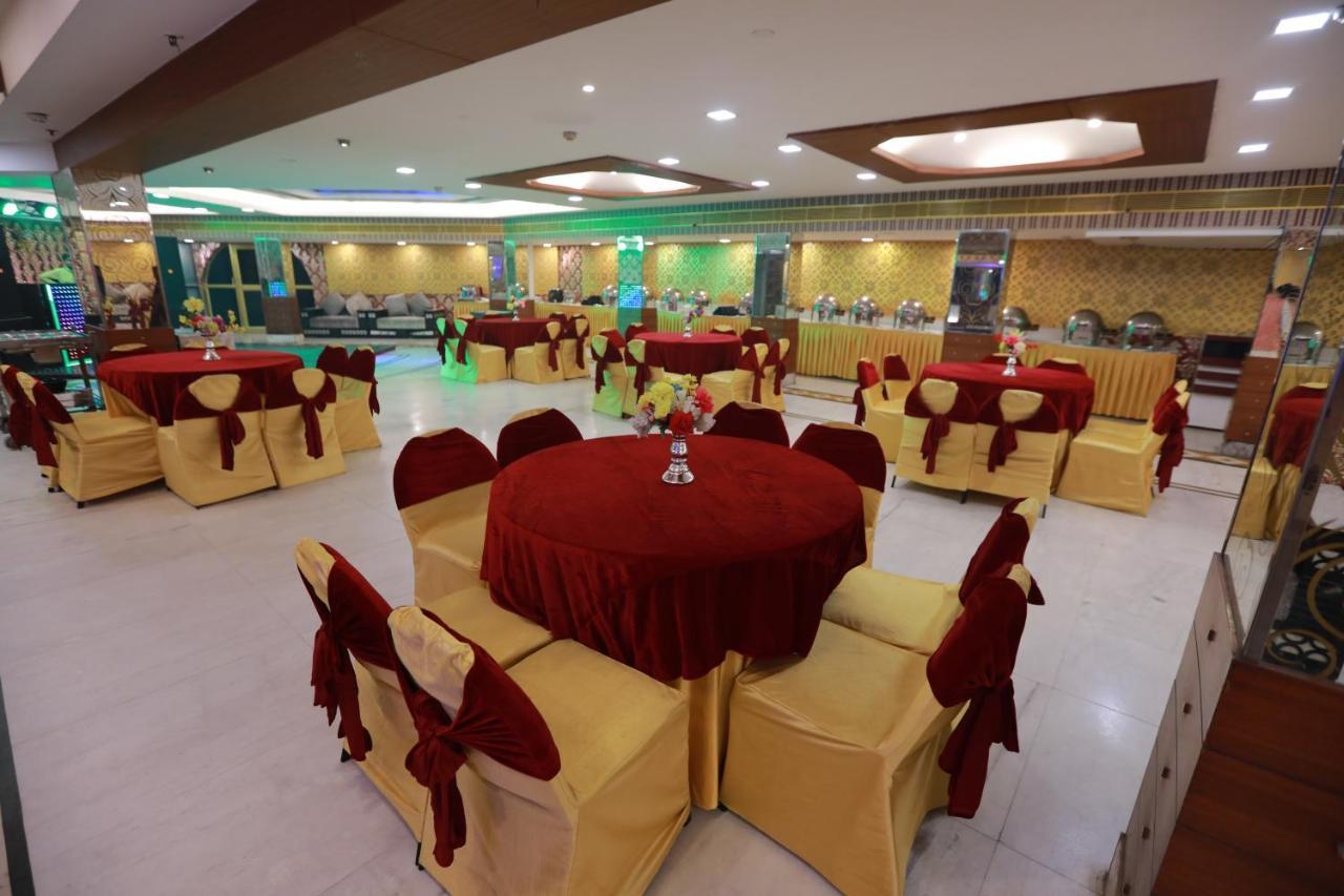 Chanson Grand Westend Delhi  Buitenkant foto